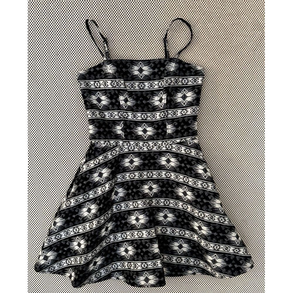 Sam Edelman Dress Women Sz 6 Tribal Brocade Black White Aztec Textured S/M Swing
